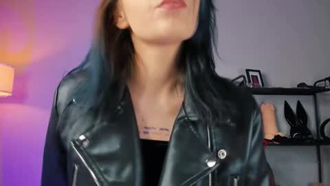 Snapshot of annatrueno chatting on September 25, 7:23 pm Anna online show from September 25, 7:23 pm