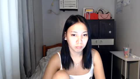 anne_chanelx online show from May 30, 6:44 am