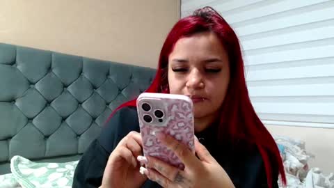 Snapshot of anne_julienne chatting on January 31, 11:24 pm online show from January 31, 11:24 pm