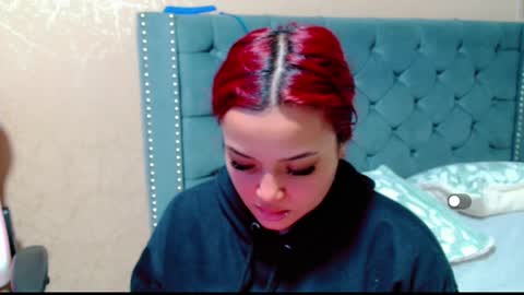 Snapshot of anne_julienne chatting on January 25, 11:43 pm online show from January 25, 11:43 pm