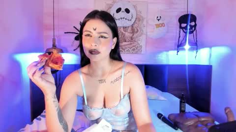 Snapshot of annedixie chatting on October 11, 4:28 am Anne online show from October 11, 4:28 am