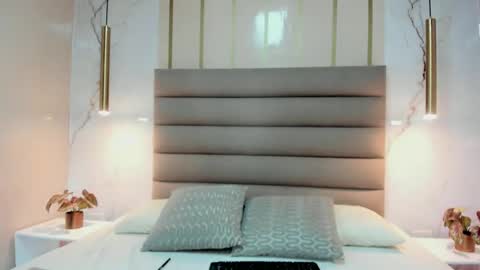 Snapshot of annedixie chatting on October 8, 3:44 am Anne online show from October 8, 3:44 am