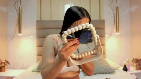 Snapshot of annedixie chatting on October 7, 3:33 am Anne online show from October 7, 3:33 am