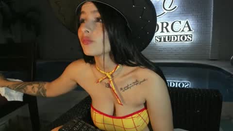 Snapshot of annedixie chatting on October 23, 3:45 am Anne online show from October 23, 3:45 am