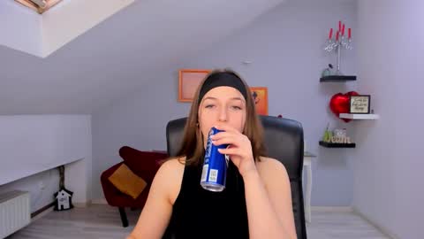 annewilsonn online show from March 20, 1:05 pm