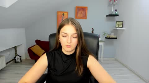 annewilsonn online show from November 25, 2:52 pm