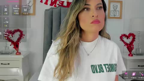 anni_honeyrivera online show from February 14, 7:44 pm