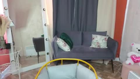 Anni online show from February 9, 9:11 am