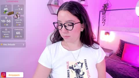 Snapshot of annia_paris chatting on February 8, 4:36 am annya online show from February 8, 4:36 am