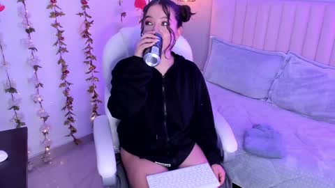 Snapshot of annia_paris chatting on December 18, 5:15 am annya online show from December 18, 5:15 am