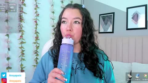 Snapshot of annia_paris chatting on December 31, 3:45 am annya online show from December 31, 3:45 am