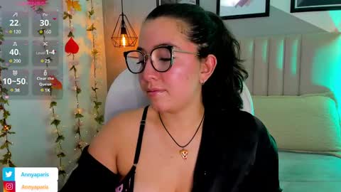 Snapshot of annia_paris chatting on December 4, 4:32 am annya online show from December 4, 4:32 am