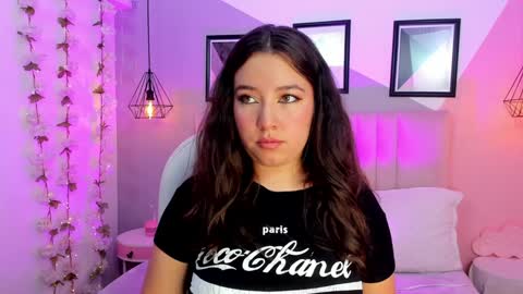 Snapshot of annia_paris chatting on January 16, 4:49 am annya online show from January 16, 4:49 am