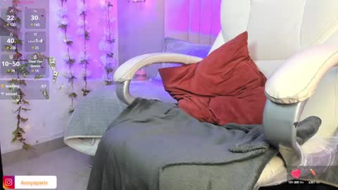 Snapshot of annia_paris chatting on February 5, 4:59 am annya online show from February 5, 4:59 am