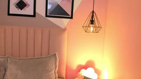 Snapshot of annia_paris chatting on December 16, 4:34 am annya online show from December 16, 4:34 am