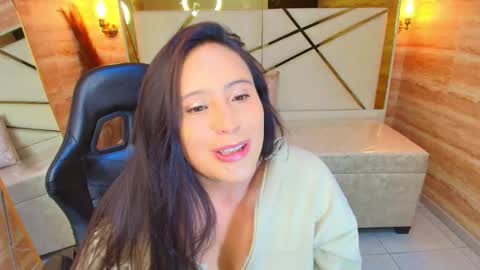 annie__r online show from October 2, 8:14 pm