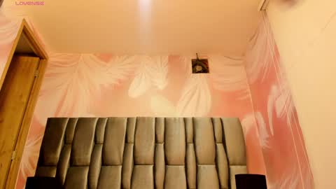 Snapshot of annie_cute18 chatting on December 3, 3:29 am annie_cute18 online show from December 3, 3:29 am