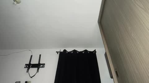 Snapshot of annie_darling_ chatting on October 22, 7:57 am A N G E L online show from October 22, 7:57 am