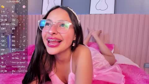 Snapshot of annie_lought chatting on September 27, 1:29 pm online show from September 27, 1:29 pm