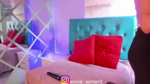 Annie online show from March 3, 8:07 pm