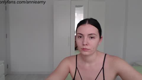 Annie online show from January 13, 2:32 pm