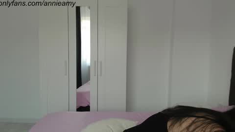 Annie online show from January 8, 12:47 pm