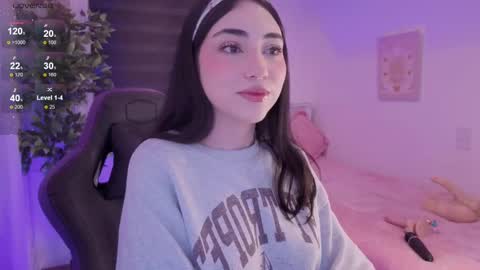 Snapshot of anniebrie chatting on October 10, 6:07 am Cassandra online show from October 10, 6:07 am