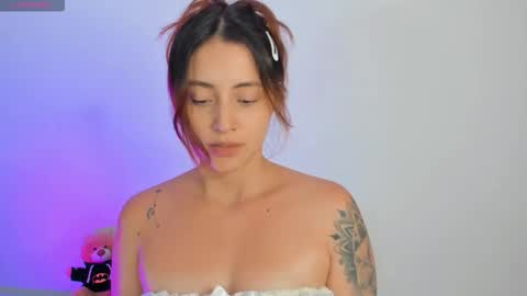 Annie online show from October 31, 4:03 am