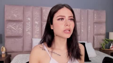 Snapshot of annienasty chatting on October 19, 11:45 am Annie online show from October 19, 11:45 am