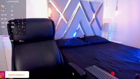 Snapshot of anniestone_ chatting on October 2, 11:37 am ANNIE  online show from October 2, 11:37 am