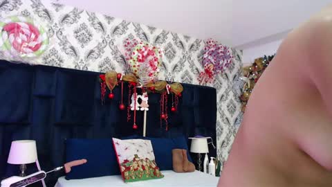 Anniieleonhart online show from December 30, 7:53 pm