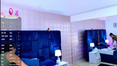 Anniieleonhart online show from October 5, 7:30 pm