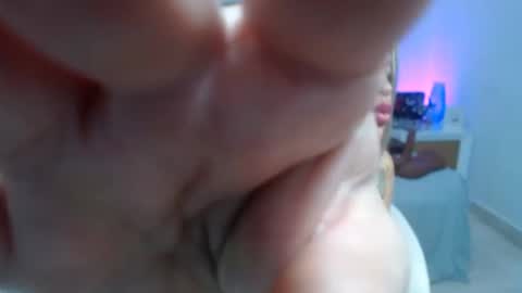 Snapshot of annita_cooper_ chatting on October 17, 6:22 pm anna online show from October 17, 6:22 pm