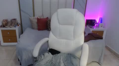 Snapshot of annita_cooper_ chatting on November 1, 7:29 pm anna online show from November 1, 7:29 pm