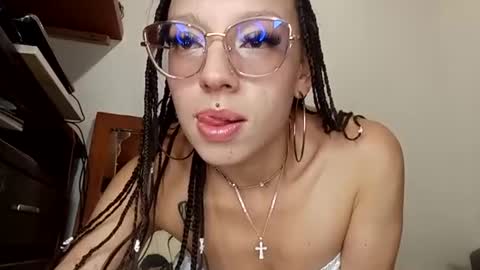 1AngiieMora999 online show from January 4, 3:29 am