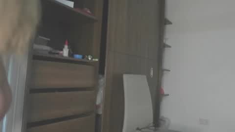 Snapshot of annrousse chatting on January 17, 3:55 am annrousse online show from January 17, 3:55 am