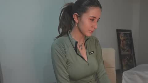 Snapshot of annrousse chatting on March 3, 4:32 am annrousse online show from March 3, 4:32 am