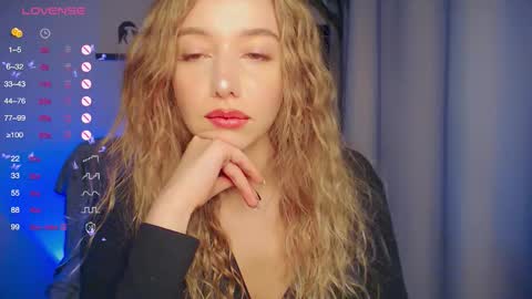 Snapshot of annvegga chatting on October 26, 1:17 pm Ann online show from October 26, 1:17 pm