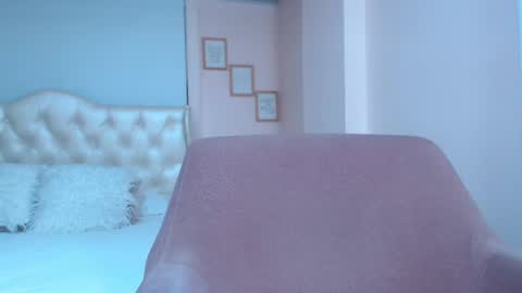 Snapshot of anny_louis chatting on February 22, 2:17 am ANNY LOUIS online show from February 22, 2:17 am