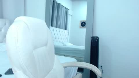 Snapshot of anny_louis chatting on February 19, 2:12 am ANNY LOUIS online show from February 19, 2:12 am