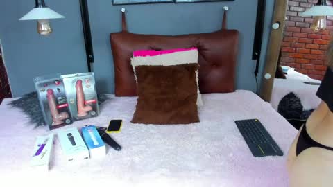 anny_stan online show from January 4, 6:40 pm