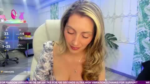 Snapshot of anny_sweet72 chatting on September 18, 12:15 pm Anny online show from September 18, 12:15 pm