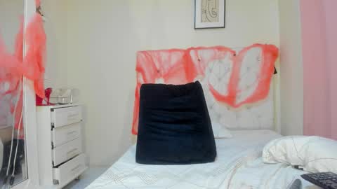 Snapshot of annybigassxxx chatting on October 20, 6:33 pm Melani online show from October 20, 6:33 pm