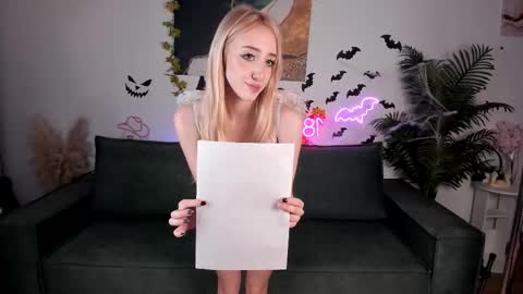 Anora online show from October 28, 1:17 pm