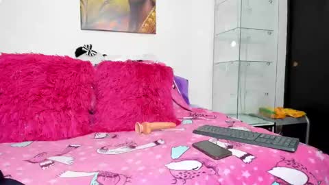 Snapshot of antonella4you chatting on February 11, 4:55 am antonella4you online show from February 11, 4:55 am