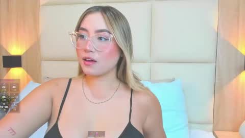 Snapshot of antonella_cutie_ chatting on September 24, 12:37 pm A N T O N E L L A  online show from September 24, 12:37 pm