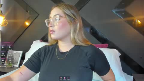 Snapshot of antonella_cutie_ chatting on October 13, 7:05 pm A N T O N E L L A  online show from October 13, 7:05 pm