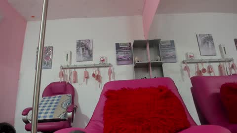 Snapshot of antonellakling_ chatting on September 18, 12:47 pm ANTONELLA online show from September 18, 12:47 pm