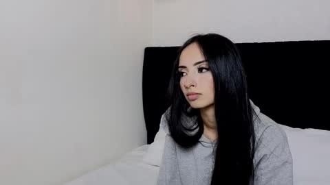 antonellariva_ online show from January 6, 9:07 pm