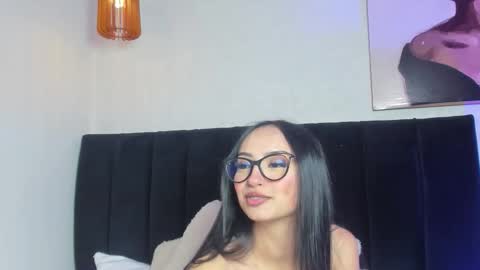 antonellariva_ online show from November 6, 9:10 pm